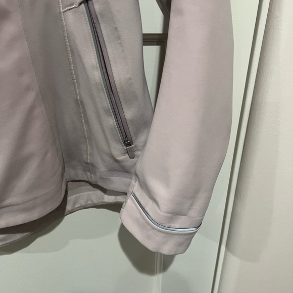 Lululemon Cross Chill Jacket, size 10, in excellent condition, blush pink color - Picture 5 of 5